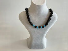 Load image into Gallery viewer, glass bead necklace