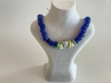 Load image into Gallery viewer, glass bead necklace