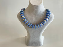 Load image into Gallery viewer, glass bead necklace