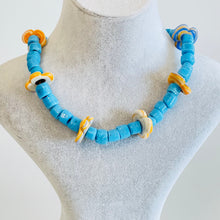 Load image into Gallery viewer, glass bead necklace