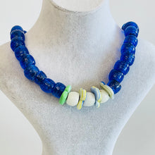 Load image into Gallery viewer, glass bead necklace